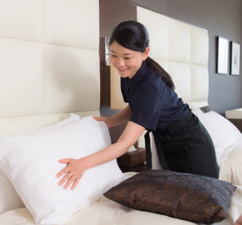 ベッドメイキング／リネン交換